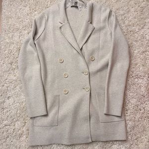 New without a tag knitted blazer.